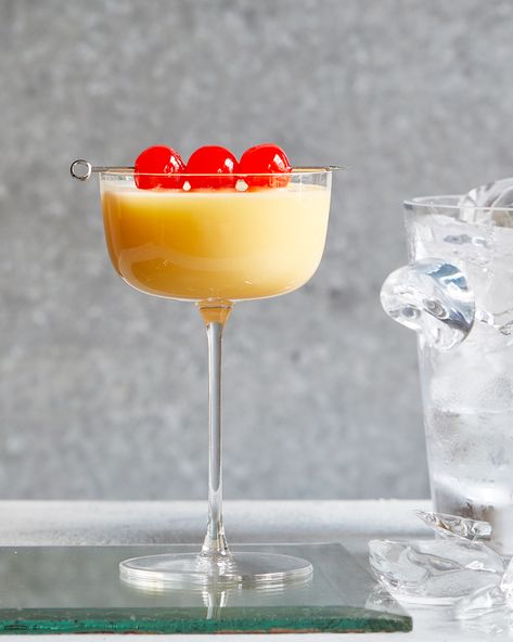 Snowball Drink, Classy Cocktails, Easy Canapes, Lime Lemonade, Cherry Cocktail, Snow Ball, Christmas Cocktail, Delicious Magazine, Cocktail Sticks