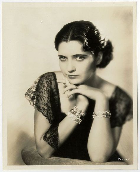 Kay Francis, Hollywood Golden Era, Hollaback Girl, American Illustration, Bedroom Eyes, Popular Actresses, Classic Movie Stars, Golden Age Of Hollywood, Gallery Photo