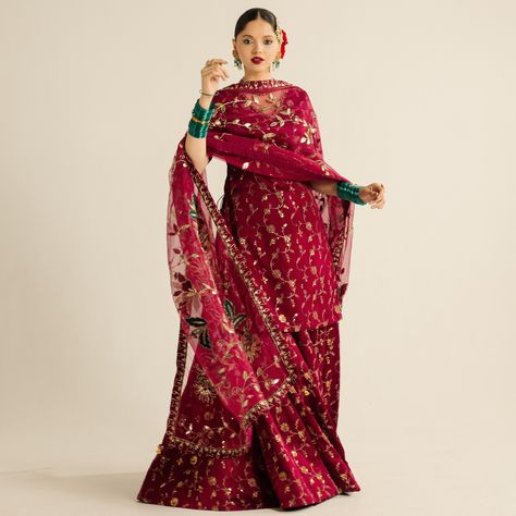 Zara Shahjahan منزل (@zarashahjahanbride) • Instagram photos and videos Maroon Indian Outfit, Desinger Dresses, Red Dupatta, Zara Shahjahan, Desi Fits, Deep Magenta, Pakistani Formal Dresses, Desi Wedding Dresses, Bridal Lehenga Collection