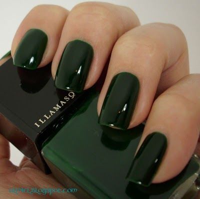 Green Nails Painted, Green Nail Varnish, Very Dark Green Nails, Dark Nail Paint, Dark Green Nails Grunge, Dark Shade Nails, Nail Polish Aesthetic Grunge, Nail Dark Colors, Aesthetic Nail Polish Colors