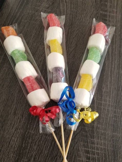 Fruit Kabobs Kids, 4de Verjaardag, Candy Kabobs, Candy Land Birthday Party, Circus Theme Party, Fruit Candy, Candy Birthday Party, Fruit Kabobs, Candyland Birthday