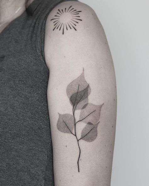 #dotworktattoo #dotworkers #leaftattoo Leaf Tattoo, Leaf Tattoos, Tatting, Tattoos