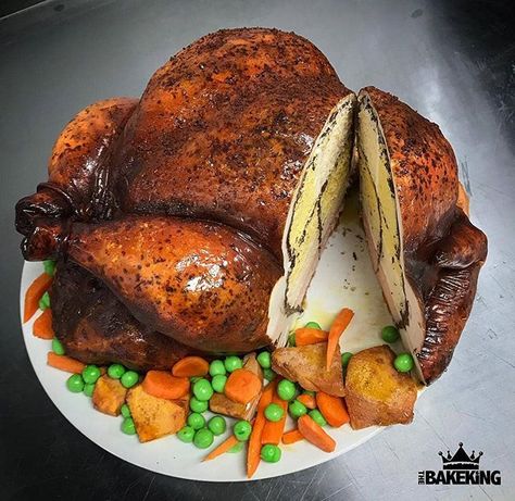 Roast chicken or Angle Cake? It's all cake with sugarpaste vegetables all colored with @spectrumflow and sprinkled with chocolate seasoning. @the_bakeking made this one of the most amazing cakes I've seen!  #cake #cakes #cakedesigner #cakedecorating #cakestagram #cakesofig #cakeart #cakeartist #cakedesign #cakedecorator #art #artfood #artist #bakingtime #bakerslife #bakedgoods #baker Cakes That Look Like Food, Turkey Cake, Chicken Cake, Realistic Cakes, Thanksgiving Cakes, 3d Cakes, Crazy Cakes, Unique Cakes, Novelty Cakes