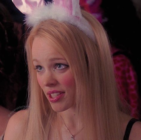 Regina George Halloween Costume, Regina George Halloween, Mean Girl 3, Mean Girls Halloween, Mean Girls Aesthetic, Glam Aesthetic, Girly Movies, Halloween House Party, Girl Elf