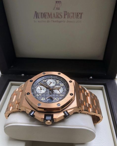 Lux Watches, Heart Watch, Fancy Watches, All Black Fashion, Expensive Gifts, Amazing Watches, Dream Watches, Luxury Lifestyle Dreams, Luxury Aesthetic