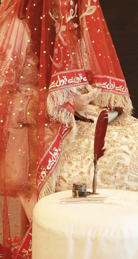 Pakistani Bridal Dupatta, Nikkah Dupatta Ideas, Nikkah Veil, Pakistani Nikkah Bride, Nikkah Dupatta, Pakistani Bridal Dresses Online, Red Dupatta, Nikah Ceremony, Royal Wedding Gowns