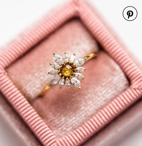 Sunflower Wedding Ring, Sunflower Rings, Gold Engagement Ring Designs, Sapphire Ring Gold, Thick Rings, Delicate Gold Ring, Elegant Gloves, Geode Jewelry, Daisy Wallpaper