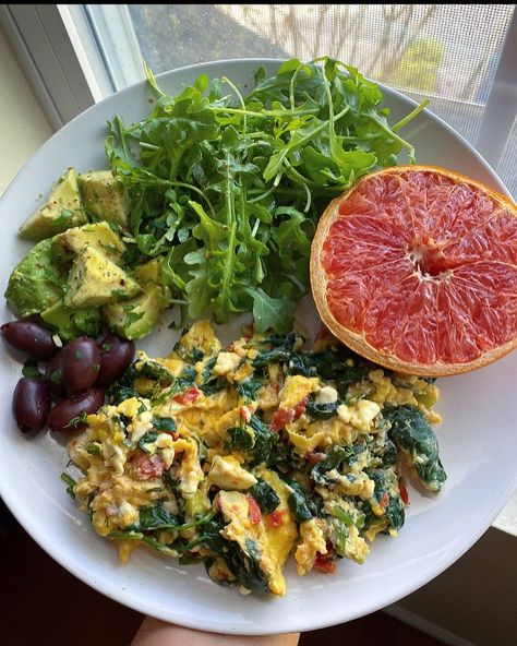 Marlena Kur on Instagram: “Sunday brunching vibes! Two scrambled eggs 🍳 with spinach🍃, tomato 🍅, feta, scallions and fresh dill along with half a roasted grapefruit,…” Roasted Grapefruit, Feta Eggs, Eggs With Spinach, Scrambled Eggs With Spinach, Spinach Tomato, Spinach And Feta, Fresh Dill, Scrambled Eggs, Brussel Sprout