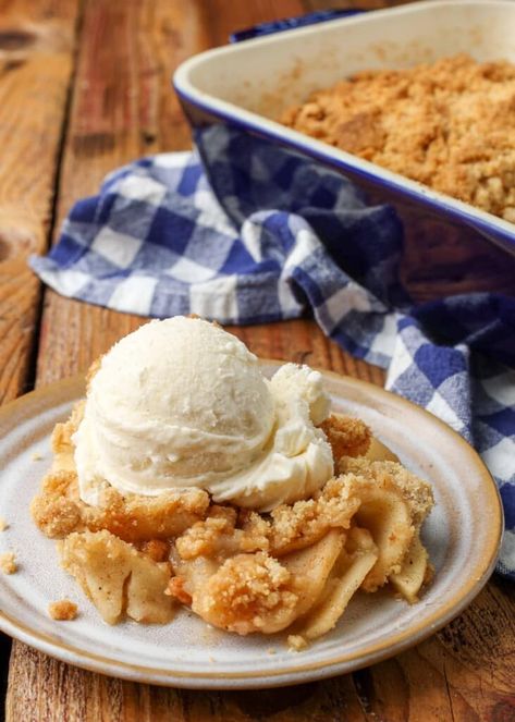 Apple Crisp without Oats Apple Crisp For One, Apple Crumb Bars, Apple Crisp No Oats, Apple Crisp Without Oats, Baked Apple Fritters, Apple Pie Desserts, Apple Crisp Topping, Apple Blondies, Fluffy Cinnamon Rolls