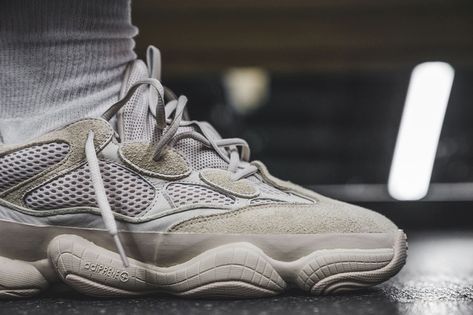 Here's How to Pre-Order the YEEZY 500 "Blush" Yeezy Boost 500, Jordan Yeezy, Yeezy 500, Nike Shoes Women, Leather Shoes Woman, Sneakers Men Fashion, Golf Shoes, Retro Stil, Adidas Yeezy