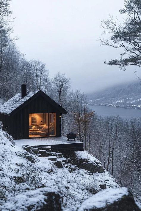 Cabin By Lake, Winter Cabin In The Woods, Snowy Cabin In The Woods, Small Mountain Cabin, Hut Ideas, Stick Chair, Cabin Modern, Snowy Cabin, Wooden Hut