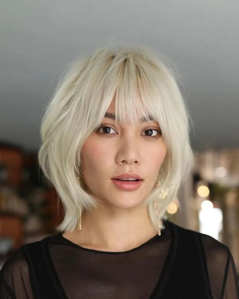 Lob Haircut Layered, Layered Bob With Bangs, Long Face Haircuts, Chic Haircut, Long Face Hairstyles, Bob Haircut With Bangs, Chic Hairstyles, Trending Haircuts, Haircuts For Fine Hair