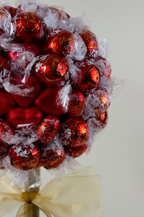 Bouquet of lindor Candy Trees, Candy Tree, Sweet Candy, Bouquets, Christmas Wreaths, Christmas Cards, Trees, Christmas Tree, Valentines