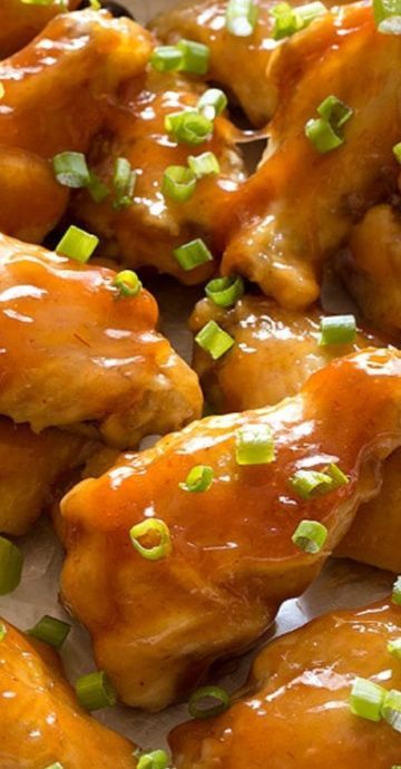 sweet and sour chicken wings Crispy Sweet And Sour Chicken, Sweet And Sour Chicken Wings, Chicken Wings In The Oven, Homemade Sweet And Sour Sauce, Sweet Chili Wings, Baked Wings Oven, Wings Recipe Baked, Wings In The Oven, Crispy Baked Chicken Wings