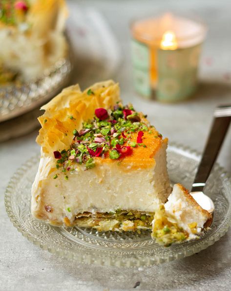 Baklava Cheesecake - Cheesecake Baklava Recipe Cheesecake Baklava, Layer Cheesecake, Delicious Cheesecake Recipes, Baklava Cheesecake, Strawberry Cheesecake Recipe, Cheesecake Crust, Baklava Recipe, Easy Dessert Recipe, Skip It