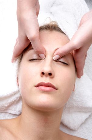 Learn How to Naturally Build Collagen Below The Eyes Sinus Pressure Points, Sinus Pressure, Eye Sight Improvement, Shiatsu Massage, Massage Benefits, Nasal Congestion, Facial Exercises, Headache Relief, Acupressure Points