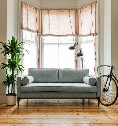 Bay Window Decor, Bay Window Benches, Circular Dining Table, Window Benches, Free Furniture, Neutral Interiors, Sofa Colors, Scandinavian Home, Modern Life