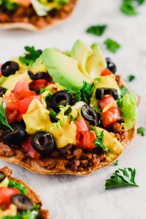 Vegan Tostadas, 30 Minute Meals Healthy, Tostada Recipes, Taco Toppings, Cashew Cheese, Healthy Food Inspiration, How To Eat Better, Satisfying Food, Healthy Ingredient