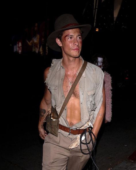 Indiana Jones Halloween Costume, Indiana Jones Halloween, Indiana Jones Costume, Pics Of Shawn Mendes, Mens Halloween, Holloween Costume, Halloween Men, Boy Halloween Costumes, Halloween Costume Outfits