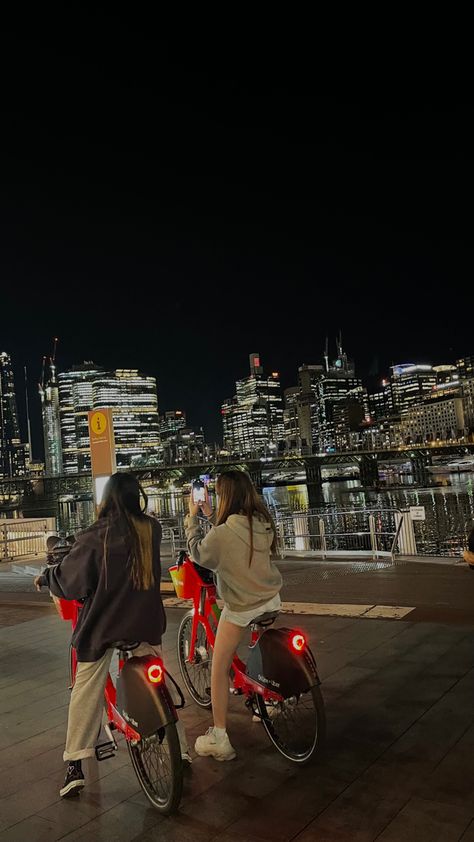 Cycling With Friends Aesthetic, Night Time Bike Ride, Bike Riding At Night, Bicycle Aesthetic Girl, Riding Bike Aesthetic, Bike Date, Bike Riding Aesthetic, Bike Rides With Friends, Bike Ride Aesthetic