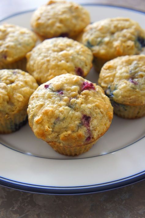 Berry Oatmeal Greek Yogurt Muffins: Savory Sweet and Satisfying Oatmeal Greek Yogurt Muffins, Muffins Savory, Greek Yogurt Oatmeal, Greek Yogurt Muffins, Raspberry Oatmeal, Berry Oatmeal, Oatmeal Yogurt, Fruit Muffins, Yogurt Muffins