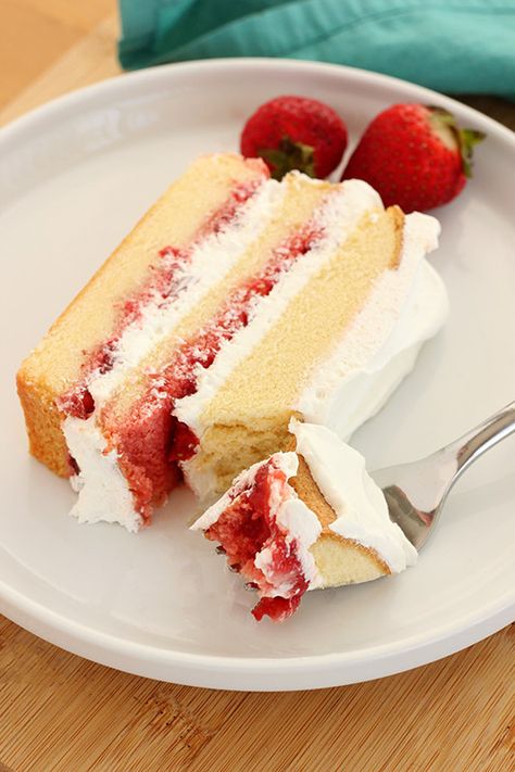 Strawberry Biscuit Cake, Desserts Using Pound Cake, No Bake Strawberry Cake, Pound Cake Ideas Store Bought, Recipes Using Store Bought Pound Cake, Easy Store Bought Dessert Ideas, Pound Cake And Strawberries Dessert, Strawberry Shortcake Icebox Cake, Sara Lee Pound Cake Dessert Ideas