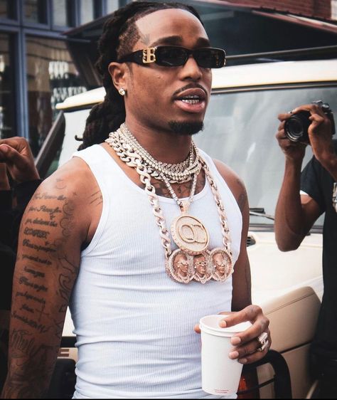 Quavo Rapper, Migos Wallpaper, Migos Quavo, Rapper Wallpaper Iphone, Cute Dreads, Dreadlock Styles, Rap Aesthetic, Cute Rappers, Street Fashion Men Streetwear