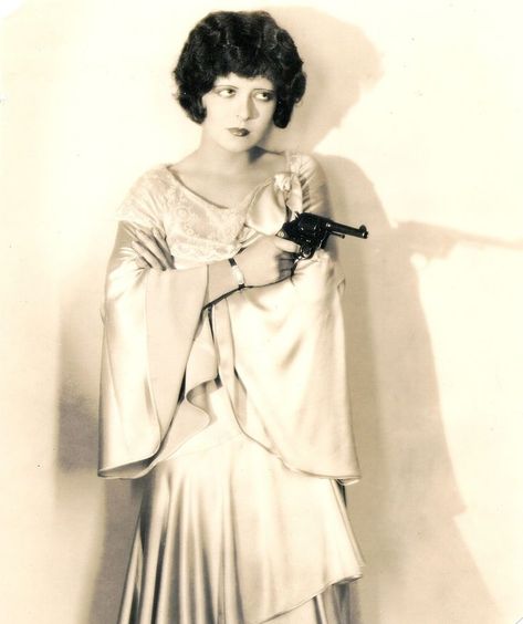 Clara Bow, Hollywood Icons, Hollywood Legends, Poses References, Vintage Portraits, Silent Film, Good Girl, White Photo, Classic Hollywood