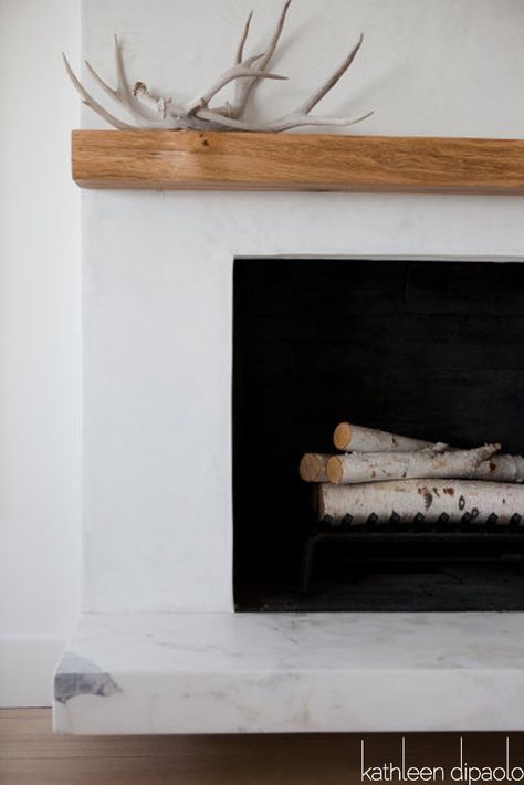 White birch logs and antlers on the mantel in this space by Kathleen Dipaolo Stucco Fireplace, Floating Fireplace, Wood Mantle, Mantel Design, White Fireplace, Wood Mantels, Contemporary Fireplace, Fireplace Hearth, Corner Fireplace