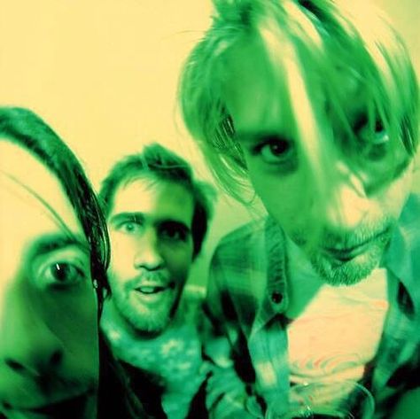 Nirvana Pictures, Curco Vein, Happy Saint Patrick's Day, Nirvana Kurt Cobain, Nirvana Kurt, Animatronic Fnaf, Smells Like Teen Spirit, The Strokes, Dave Grohl