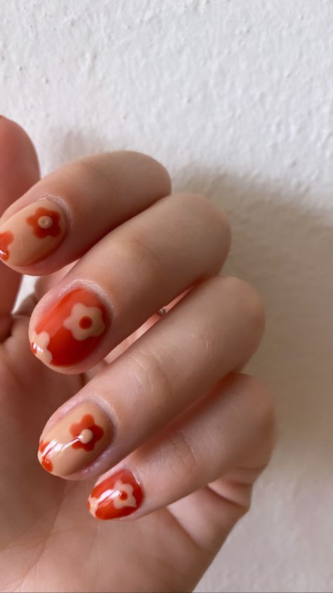 1960s Nail Art, Seventies Nails, 60s Nail Art, 70’s Nails, Orange Flower Nails, 70s Nails Retro, Mod Nails, 60s Nails, 70s Nails