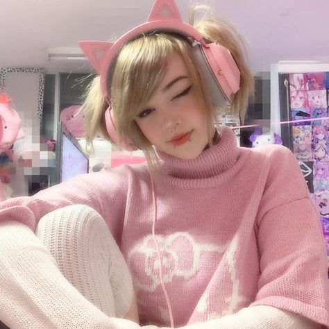 Scruffydoomergirl on all socials Comfy Egirl Outfits, E Girl Outfits Pink, Gamer Girl Aesthetic Outfits, 2020 Egirl, Pastel Goth Outfits Kawaii, Pink Egirl Aesthetic, Egirl Inspo, Egirl Poses, Gamer Clothes