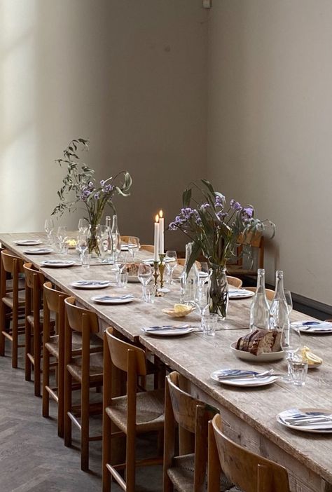 Scandinavian Dinner Party, Amalie Moosgaard, Dinner Party Decorations, Dinner Party Table, Dinner Table Decor, Birthday Table, Supper Club, Candle Light Dinner, Wine And Dine