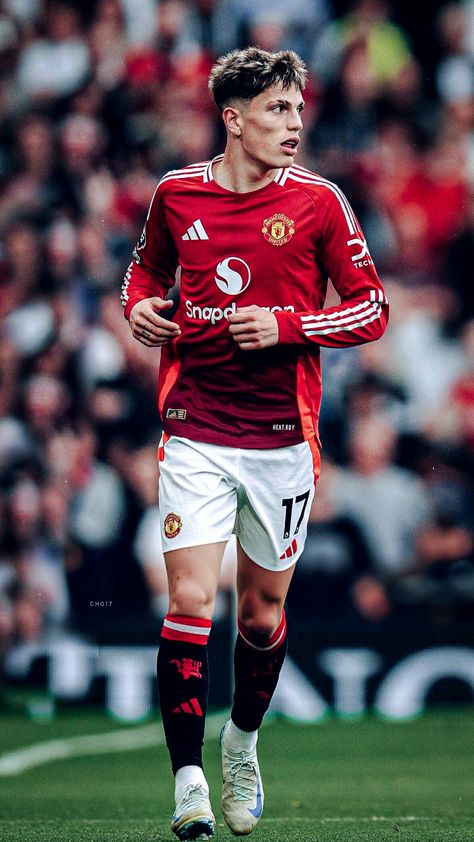 Garnacho Manchester United, Garnacho Wallpaper, Wallpaper Mu, Jersey Mu, Footballer Aesthetic, Man Utd Players, Football Players Pictures, Football Clips, Football Players Photos