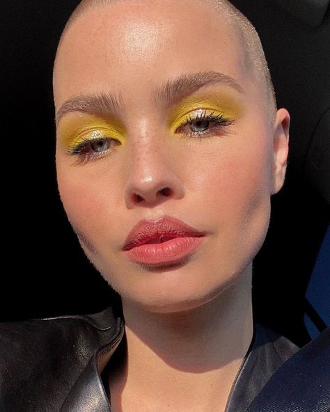 CELINE BERNAERTS on Instagram: “This look is up in my highlights! 💛💛💛💛” Masc Makeup, Makeup Artistique, Celine Bernaerts, Filler Pictures, Highlights Makeup, Stick Tattoo, Girls With Shaved Heads, Eyeliner For Hooded Eyes, Yellow Eyeshadow