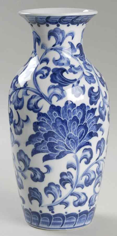 Blue White Vase, White And Blue Ceramic, Blue Vases, Vase Blue, Vase Inspiration, Blue And White Vases, White Vase, Decorative Vases, White And Blue Vase