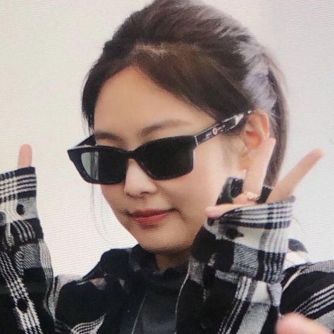 Jenny Kim, Blackpink Memes, Lisa Blackpink Wallpaper, Blackpink Funny, Jennie Kim Blackpink, Blackpink Video, Jennie Lisa, Jennie Kim, Blackpink Photos