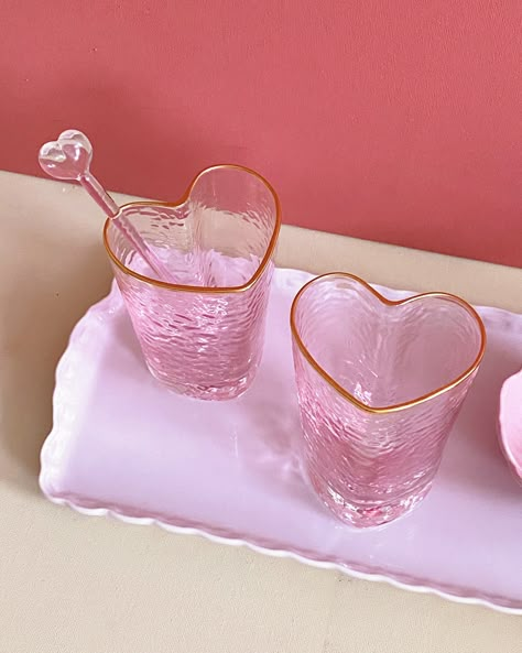 Our charming Pink Heart Longdrink Glass exudes elegance and charm. In a heart shape with a delicate gold rim, the pink hue lends a soft and romantic touch, perfect for enjoying your favorite drink in style. Whether you are hosting a gathering or enjoying a relaxed day at home, this glass brings a touch of sophistication to every sip. We love it in combination with our Glass Heart Spoon. If you love this item, but prefer another shape, then check out our other pink heart glassware. Details & Care Heart Spoon, Rose Gold Aesthetic, Wedding Tableware, Pastel House, Pink Cups, Colored Glassware, Cute Cups, Glass Heart, Romantic Gift