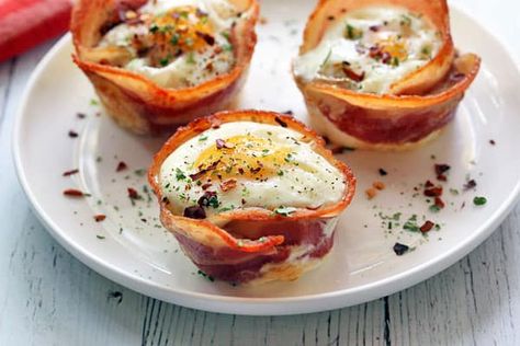 Bacon Egg Cups: Perfect for Brunch! - Healthy Recipes Blog Healthy Egg Muffins, Bacon And Egg Cups, Bacon Egg Cups, Egg Muffins Healthy, Bacon Egg Muffins, Egg Muffins Recipe, Muffins Breakfast, Egg Cups Breakfast, Bacon Eggs Breakfast