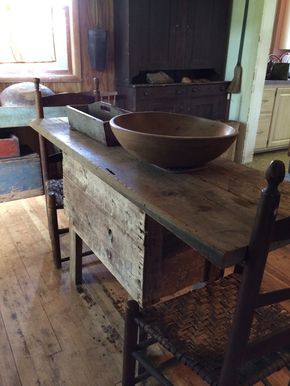 Orange Sink, Primitive Tables, Primitive Dining Room, Primitive Dining Rooms, Primitive Country Homes, Primitive Bedroom, Primitive House, Primitive Bathrooms, Primative Decor