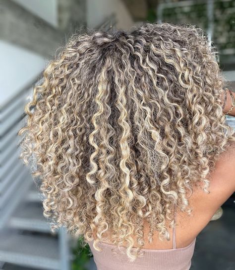 Hair Color Chart Blonde, Hair For Dark Hair, Blonde Hair Maintenance, Coloring Blonde Hair, Before And After Blonde Hair, Blonde Hair For Brunettes, Blonde Highlights Curly Hair, Dyed Curly Hair, Highlights Curly Hair