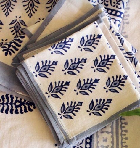 Block Print Ideas Fabrics, Block Printing Patterns, Lino On Fabric, Block Print Designs Ideas, Hand Block Printed Fabrics, Block Printing Ideas Design, Block Printing Ideas, Diy Block Printing, Block Printing Diy