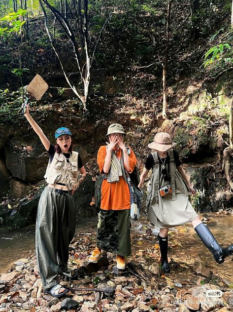 Jungle Outfit Aesthetic, Nature Trip Outfit, Ootd Camp, Jumanji Outfit Ideas, Nature Outfits Forests, Forest Outfit Ideas, Camping Outfits Aesthetic, Summer Camp Aesthetic Outfits, Ootd Camping