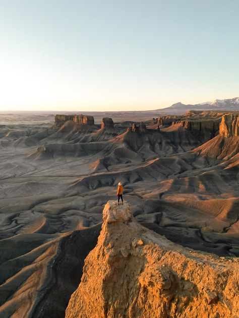 Moon Overlook Utah, Moonscape Overlook Utah, Standing On The Edge, Utah Arches, Desert Trip, Utah Desert, Go Usa, Desert Travel, Capitol Reef