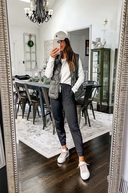 Jogger Outfits Women Casual, Legging Joggers Outfit, Put Together Athleisure, Jogger And Vest Outfit, Joggers With Vest Outfit, Women Black Joggers Outfit, Sporty Joggers Outfit, Sporty Vest Outfits, Comfortable Sporty Outfits