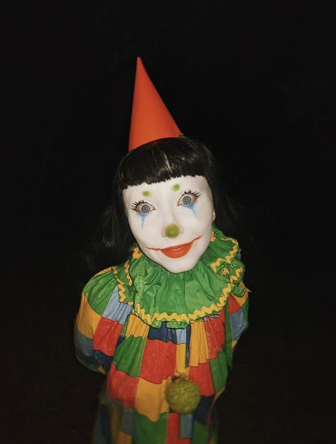 Clown Stock Photo, Clowns Aesthetic Creepy, Funny Clown Costumes, 90s Clown Aesthetic, Cute Creepy Clown Costume, Diy Cute Clown Costume, Silly Clown Costume, Clown Costume Colorful, Clown Cemetery