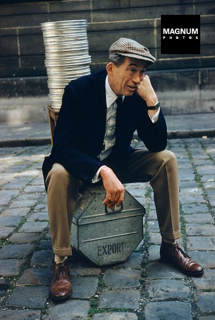 ITALY. 1953. John HUSTON during the making of his film "Beat the Devil."// David Seymour Sport Jacket Outfit, John Houston, Jacket Outfit Men, Vintage Men Style, Navy Sport Coat, John Huston, Movie Directors, Waxed Cotton Jacket, Movie Director