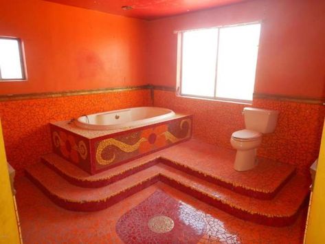 Real Estate Agent Posts 25 Of The Worst Home Design Finds By Her Fellow Agents boredpanda.com/real-estate-agent-worst-home-designs-photos/ Real Estate Pictures, Tiny Loft, The Floor Is Lava, Crazy House, Floral Carpet, Design Fails, Bad Design, House Design Photos, Relaxing Bath