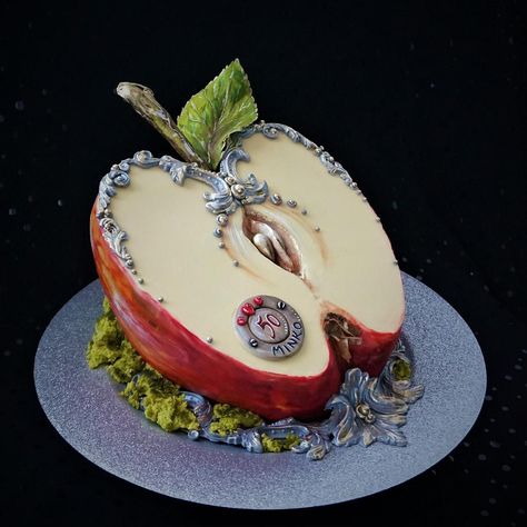 #3d #apple #handpainted #handsculpted #cake #cakedecorating #cakeart #cakedecor #cakesdecor 3d Cake Design, Girls Cake, Gravity Cake, Small Cakes, Cake Classes, Sculpted Cakes, Mini Tortillas, 3d Cakes, Fall Cakes