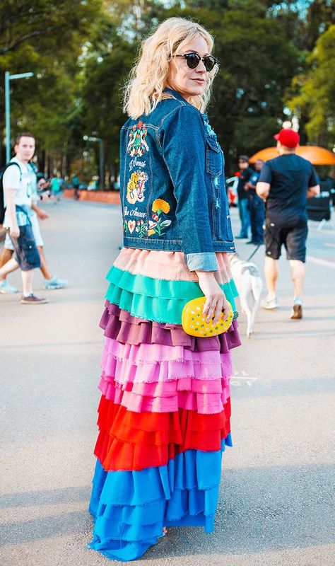 brazilian-street-style Brazil Outfit Ideas, Brazil Outfit, Brazilian Clothes, Brazilian Fashion, Braided Ponytail Hairstyles, Basic Skirt, Latina Fashion, All Black Looks, Street Style Outfit